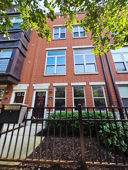 Primary Photo - 357 E Eastgate Pl