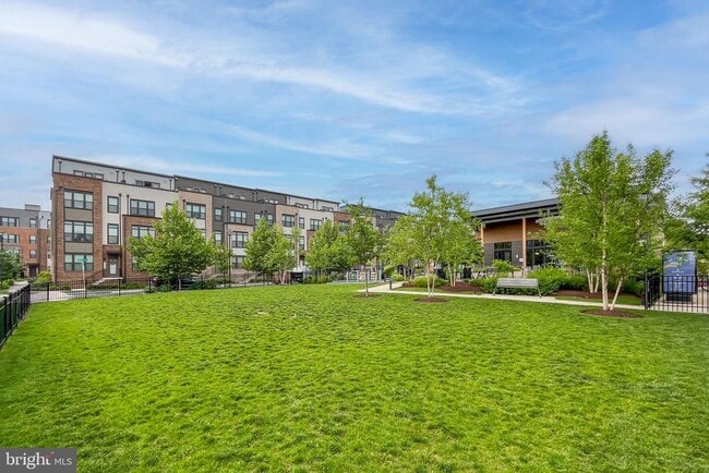 Building Photo - 16560 Crabbs Branch Way