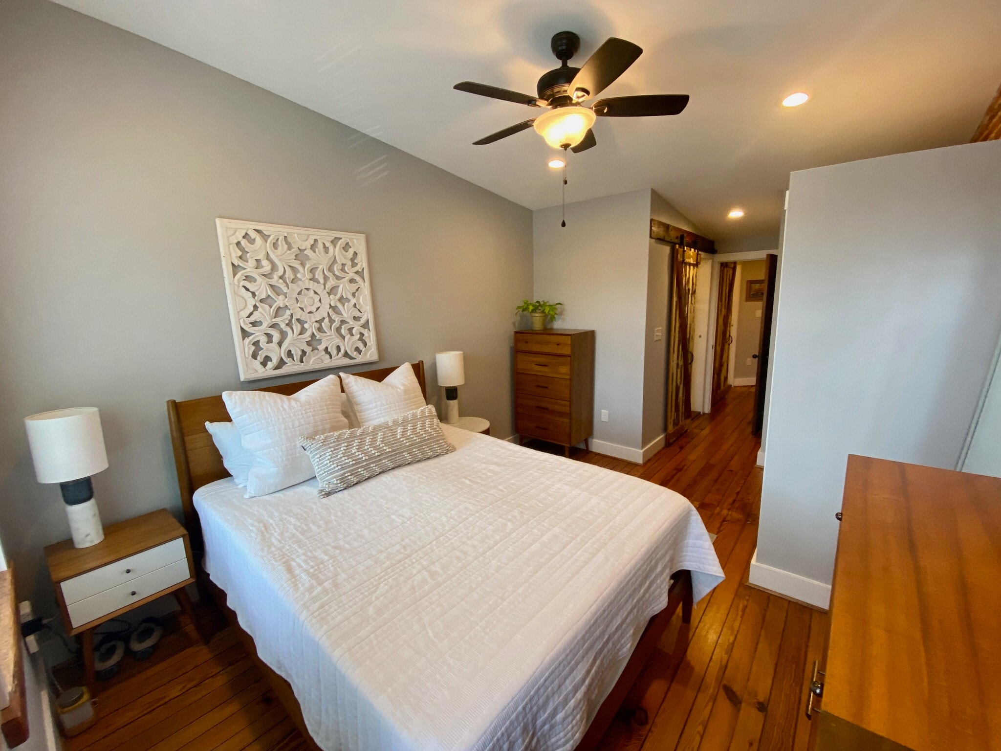 Upper Level Master Bedroom - 1406 Andre St