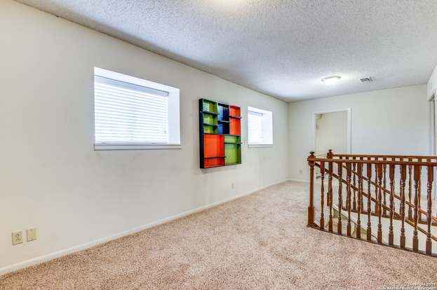 Building Photo - 833 Timber Dr