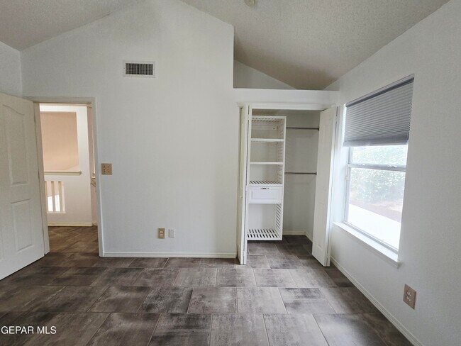 Building Photo - 1504 Bill Mueller Pl