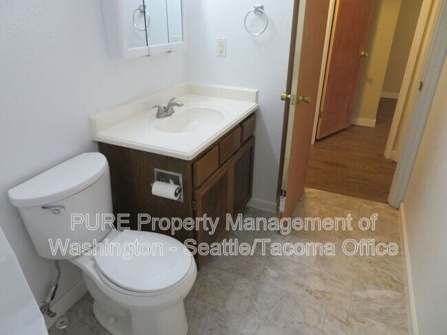 Building Photo - 1011 18th St NE