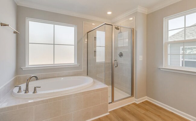 Building Photo - Spacious 5-Bedroom Home with Modern Finishes in Prime Elgin Location