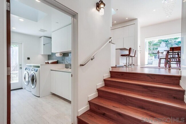 Building Photo - 738 Castro St