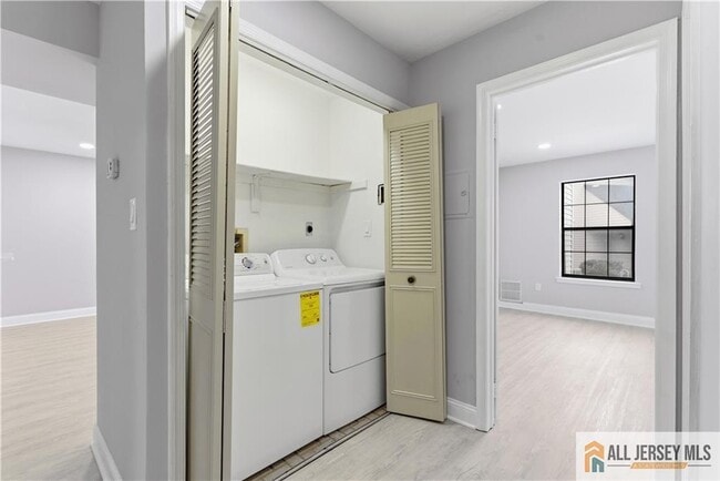 Building Photo - 809 Woodbridge Commons Way