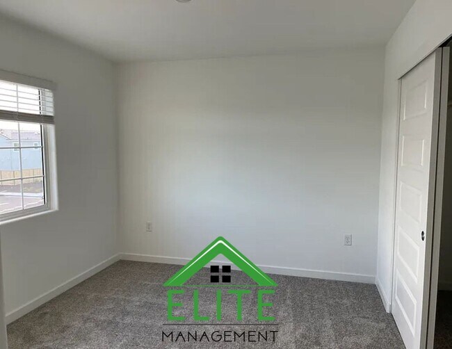 Building Photo - Impeccable 3-Bedroom, 2-Bath Home in the H...
