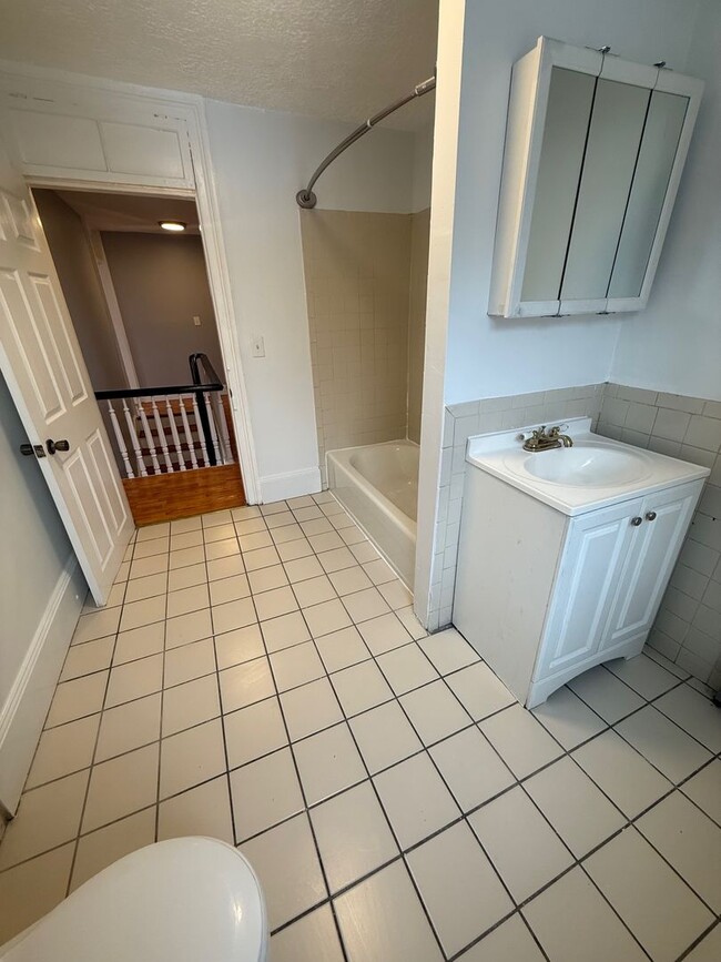 Building Photo - 104 Dubois St