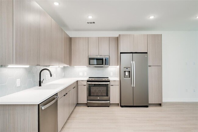 Building Photo - 4802 S Congress Ave