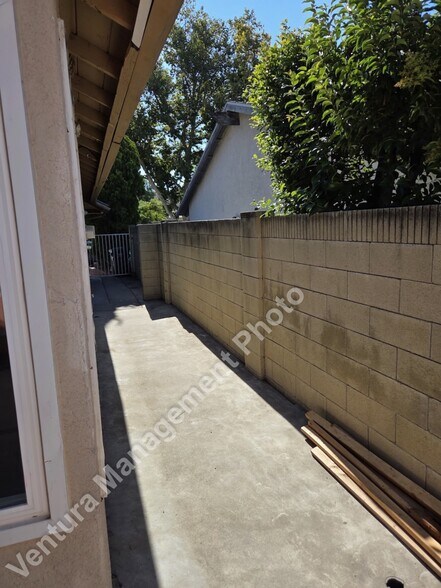Building Photo - 2333 Lawnview Ct