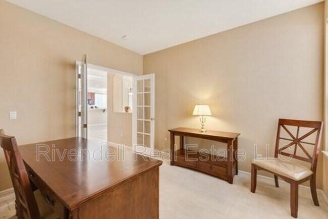 Building Photo - 1942 Rose Petal Ct