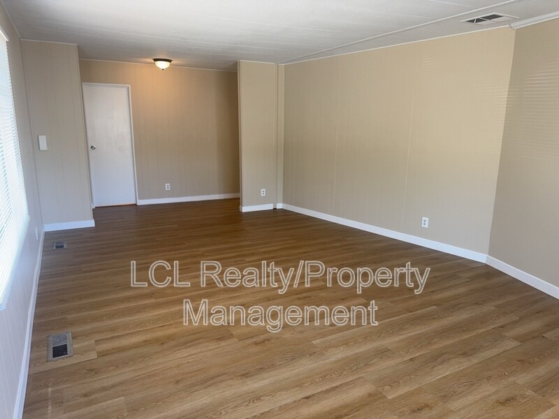 Building Photo - 25961 Leila Dr