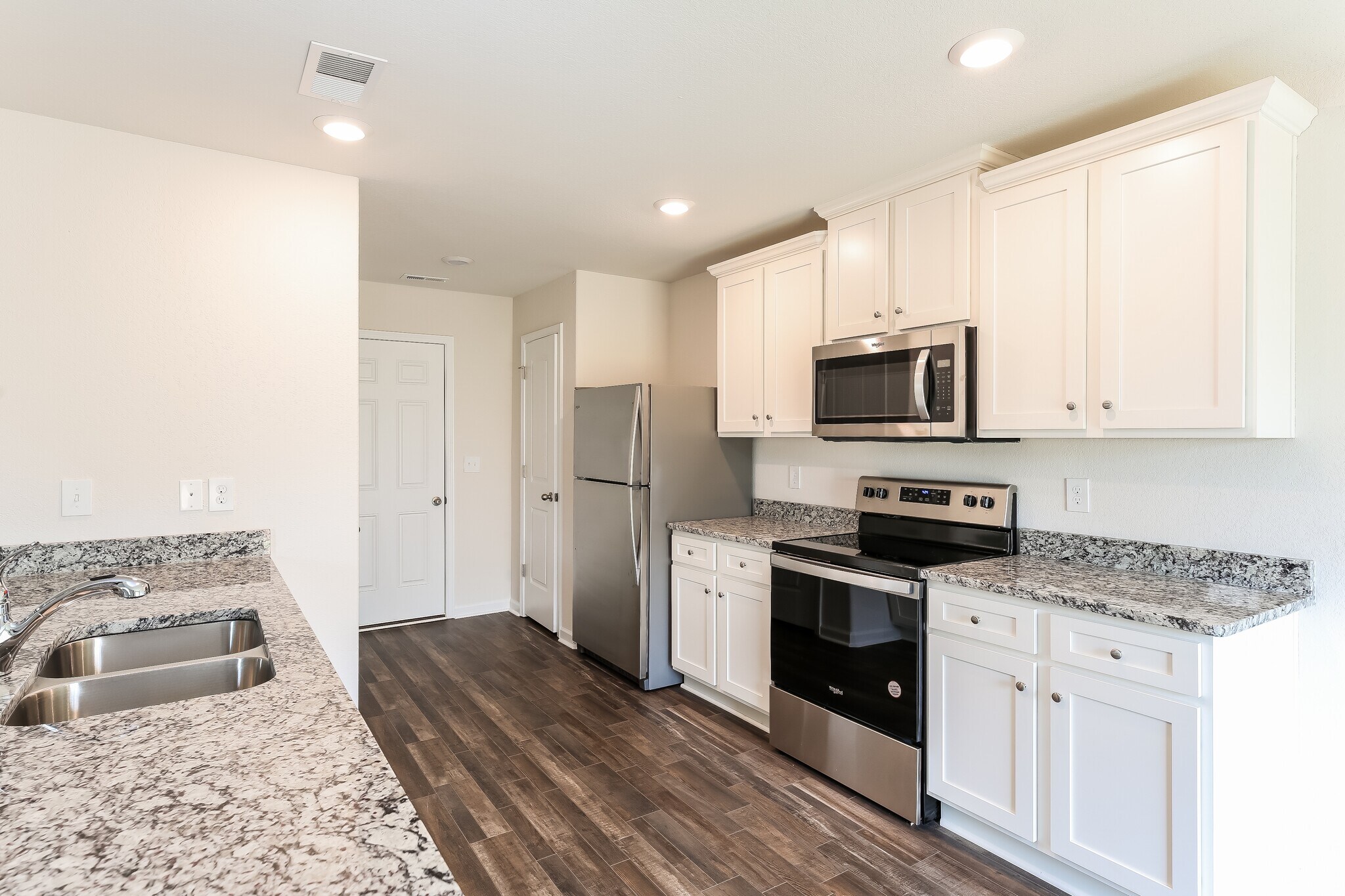 Building Photo - 2207 Southlea Dr