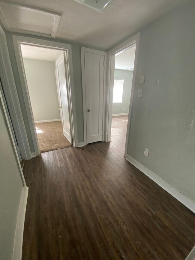 Building Photo - Cottage Home in Seminole Manor