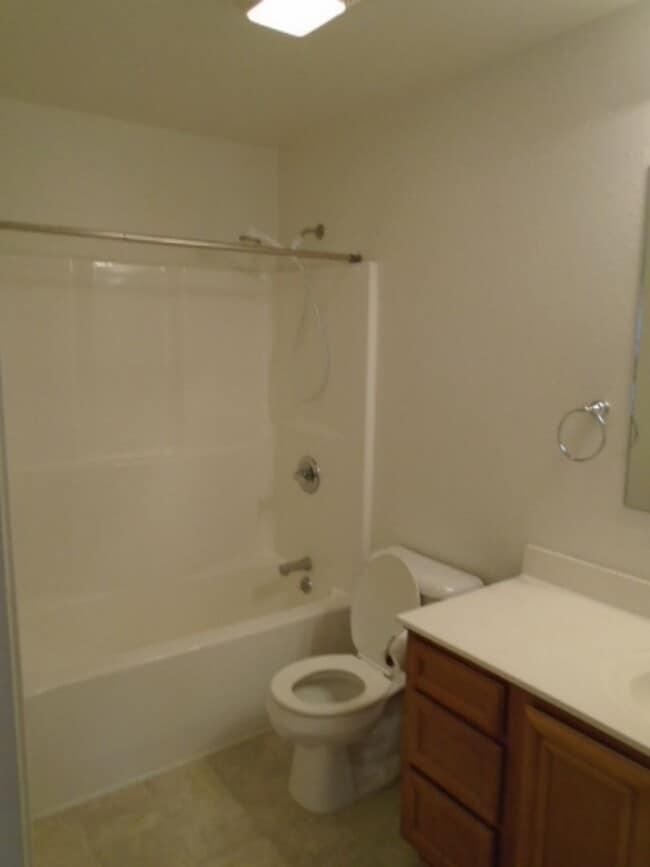 Building Photo - Great Duplex