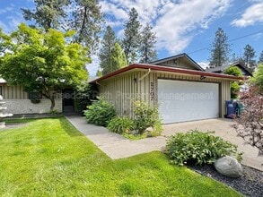 Building Photo - 2707 Fairway Dr