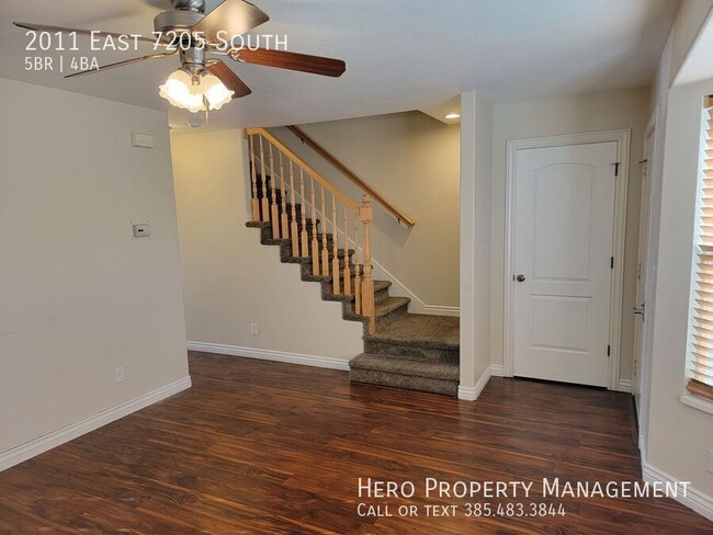 Building Photo - Huge Townhome in coveted East Cottonwood H...