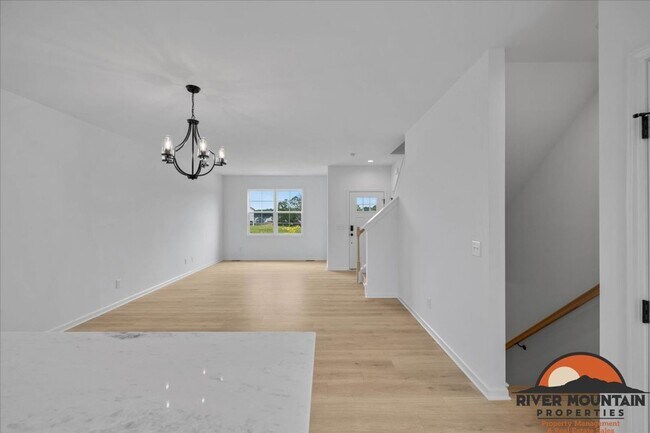 Building Photo - Spacious Townhome with Garage and Bonus Space in Blacksburg