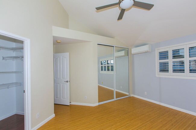 Building Photo - BACK ON MARKET**Single level spacious home...