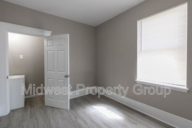 Building Photo - 510 W Cherry St
