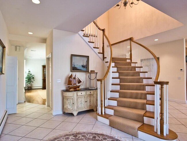 Building Photo - 149 Nanaquaket Rd