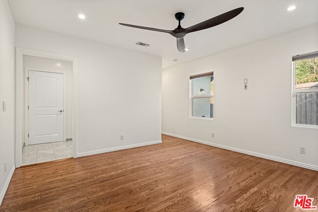 Building Photo - 4530 Bakman Ave