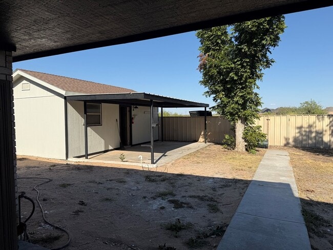 Building Photo - 1206 S Nelson Ave