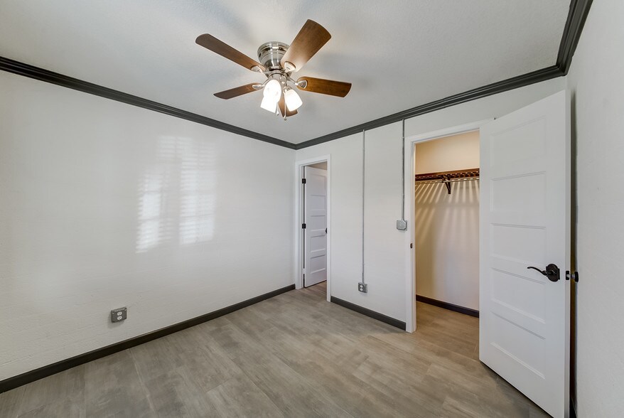 Bedroom - 1324 S Casino Center Blvd