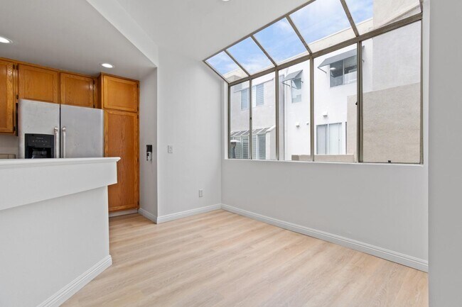 Building Photo - 501 Herondo St