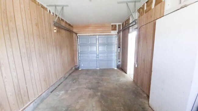 Building Photo - $0 First Month's Rent / $0 Deposit at Move-in