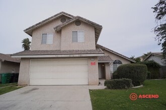 Building Photo - Beautiful 3 bedroom home in Northwest Bakersfield!!