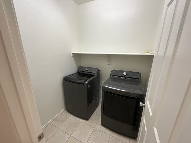 Building Photo - "Charming 3-Bed Oasis with Modern Comfort ...