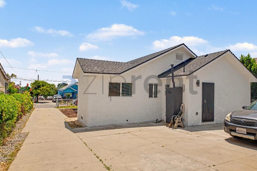 Building Photo - Unit