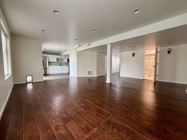Building Photo - 653 Millet Cir