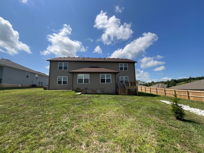 Building Photo - Beautiful Brand New Duplex - Ozark Schools!