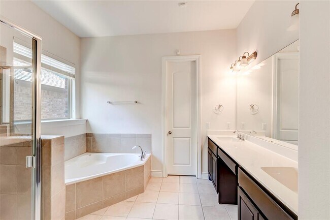 Building Photo - 15517 Bended Knee Dr