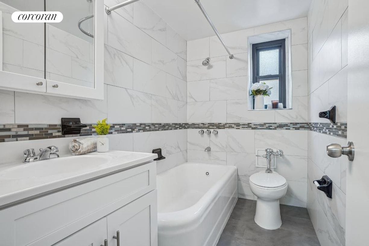 Building Photo - 200 W 16th St