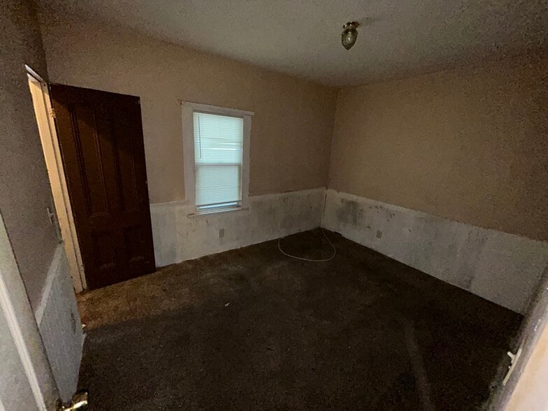 Building Photo - 119 Woodbury St