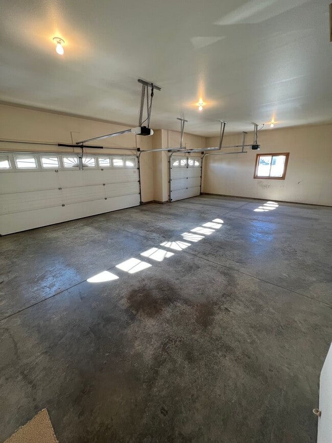 Building Photo - 1124 Alta Vista Dr
