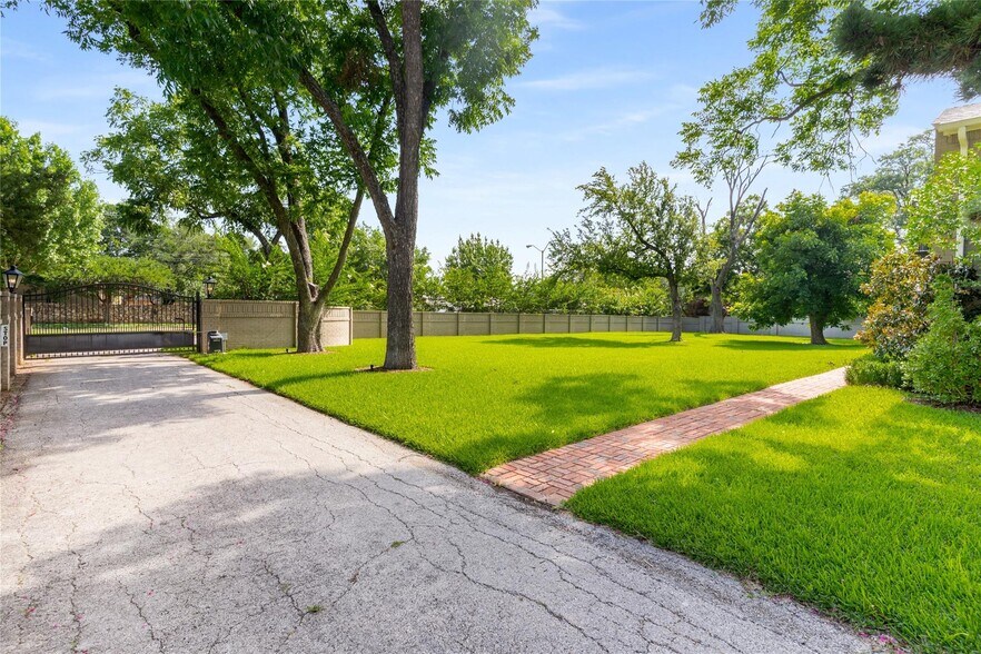 Building Photo - 4522 Walnut Hill Ln