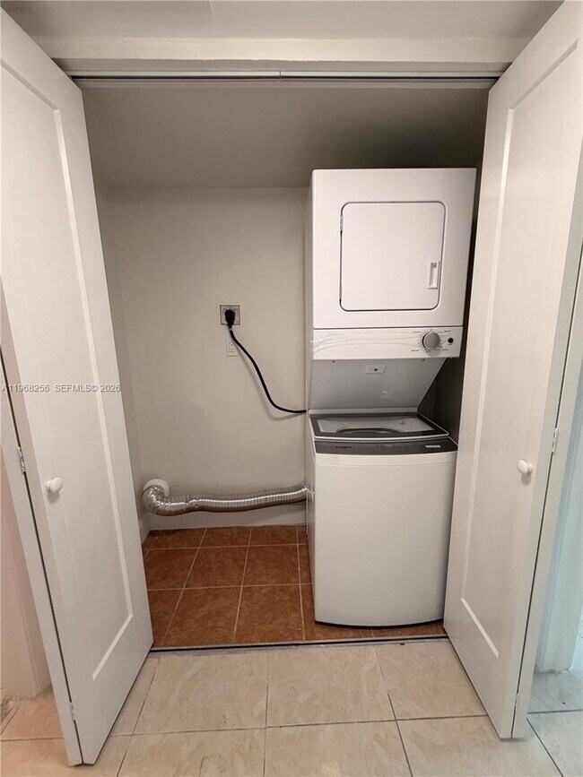 Building Photo - 8353 Lake Dr