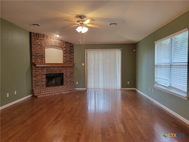 Building Photo - 314 Crowfoot Dr