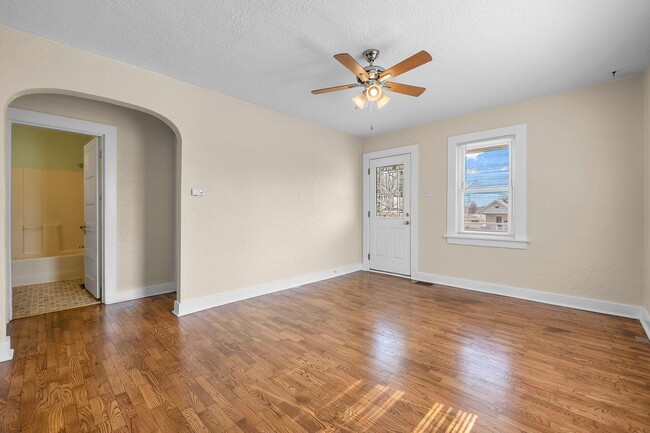 Building Photo - Charming home in Jackson, just minutes from Uptown!