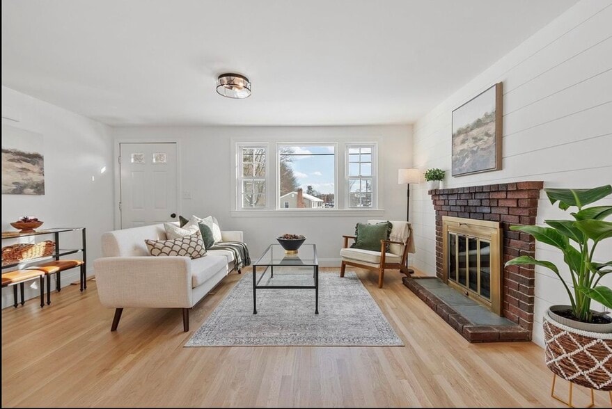 Building Photo - 13 Centerville Dr