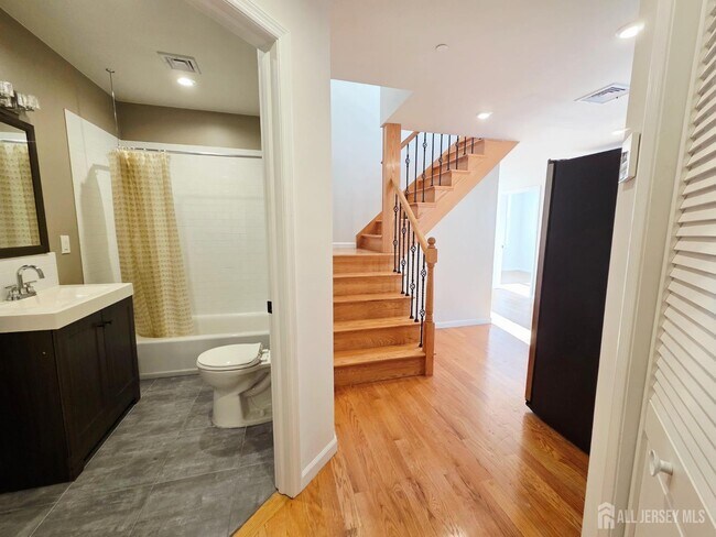 Building Photo - 120 Georges Rd