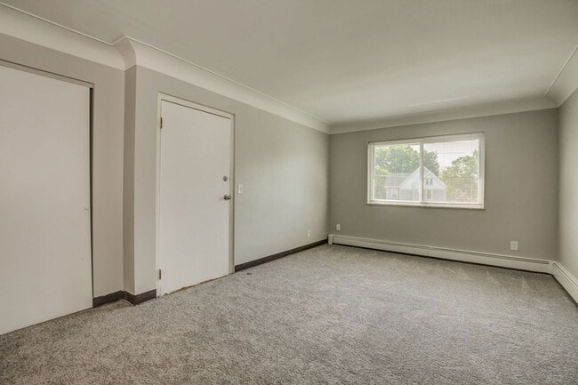 Building Photo - 522 Elliott Ave