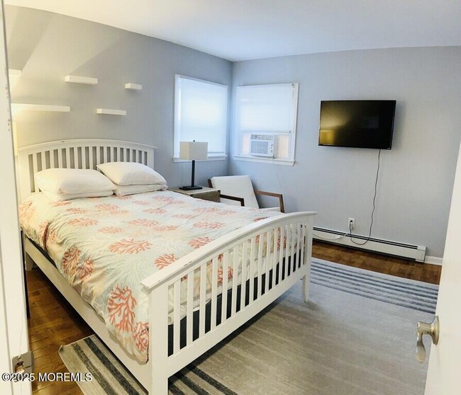 Building Photo - 425 Yale Ave