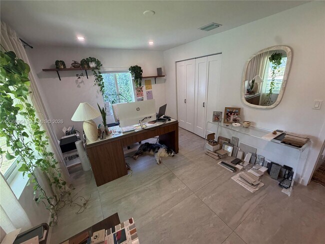 Building Photo - 850 NE 127th St