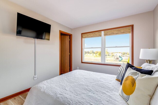 Building Photo - 10268 Cleveland Rd