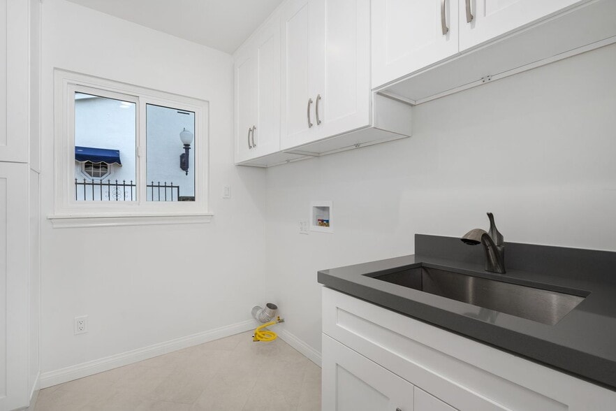 Building Photo - 6204 S Corning Ave