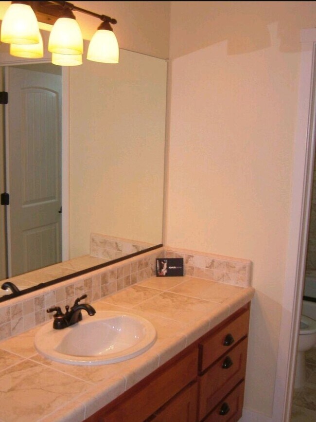 Building Photo - One Time-Lease-Up Adorable Craftmans Style...